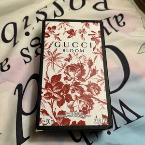 Gucci Bloom Pink Perfume Bottle